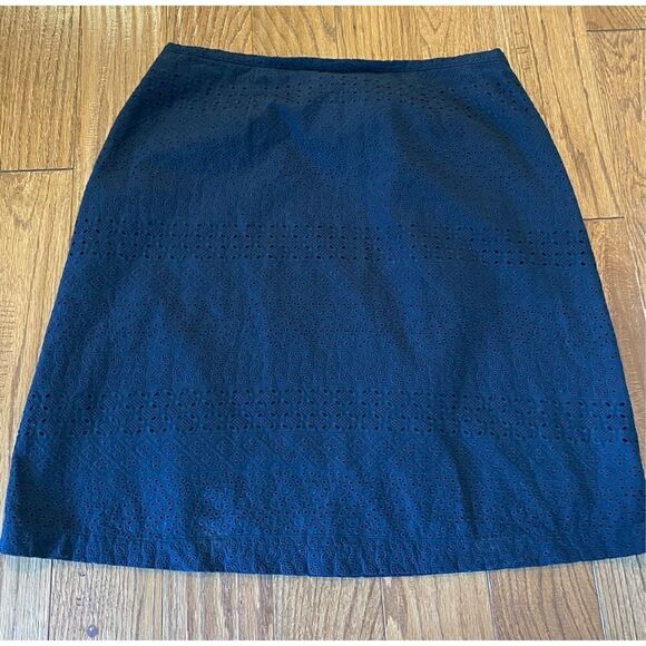 L.l. Bean navy eyelet skirt size 12 - Picture 8 of 8